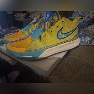 Nike Kids' Multicolor Athletic Shoes sz 6 Y in great condition